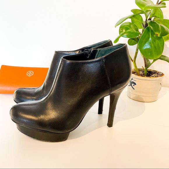 TORY BURCH Soft Black Leather Ankle Boots - Picture 1 of 10